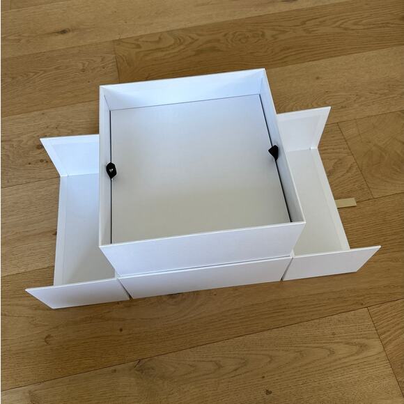 Audemars Piguet - Snowglobe Box in White - Picture 4 of 5